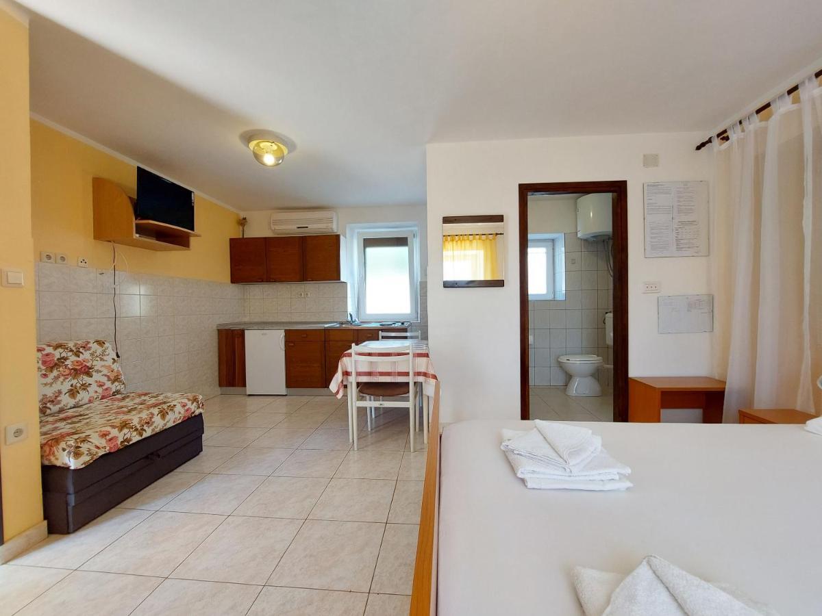 Apartments Ivan Čižići Esterno foto