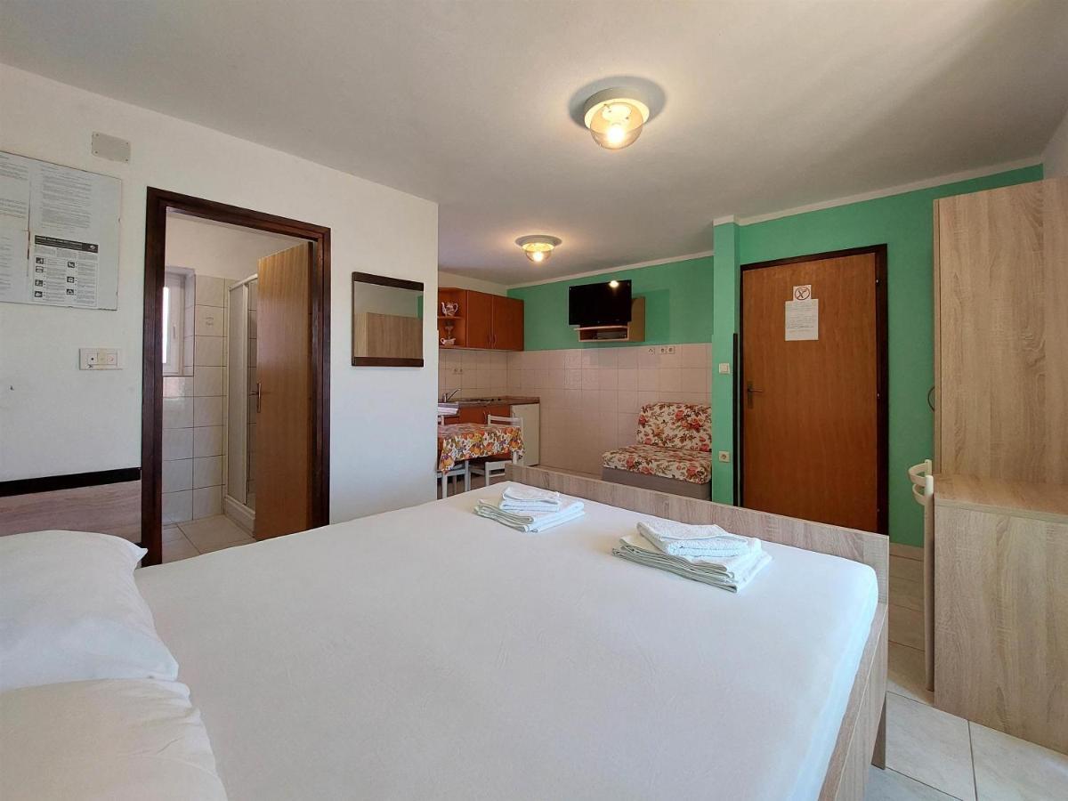 Apartments Ivan Čižići Esterno foto